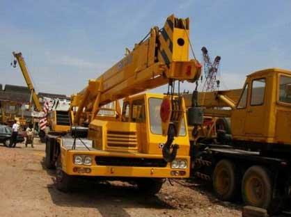 昆明吊裝公司:設(shè)備吊裝擺動危害和成因