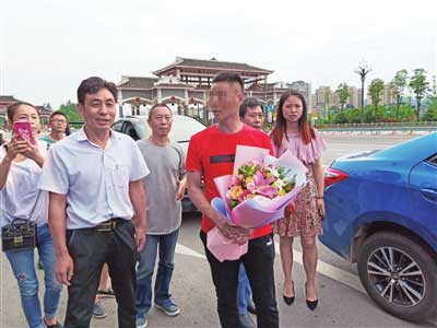 兒子被拐父親29年不搬家-期盼孩子有一天能回來.jpg 兒子被拐父親29年不搬家-期盼孩子有一天能回來.jpg